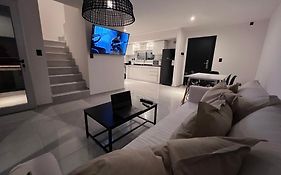 2 Habitaciones A Estrenar con Parrilla y Cochera